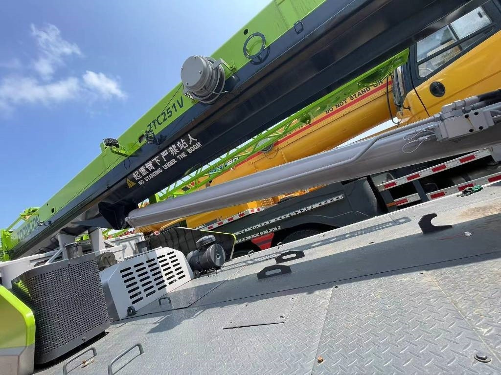 Zoomlion ZTC251V - Ajoneuvonosturi: kuva Zoomlion ZTC251V - Ajoneuvonosturi Zoomlion ZTC251V - Ajoneuvonosturi: kuva Zoomlion ZTC251V - Ajoneuvonosturi