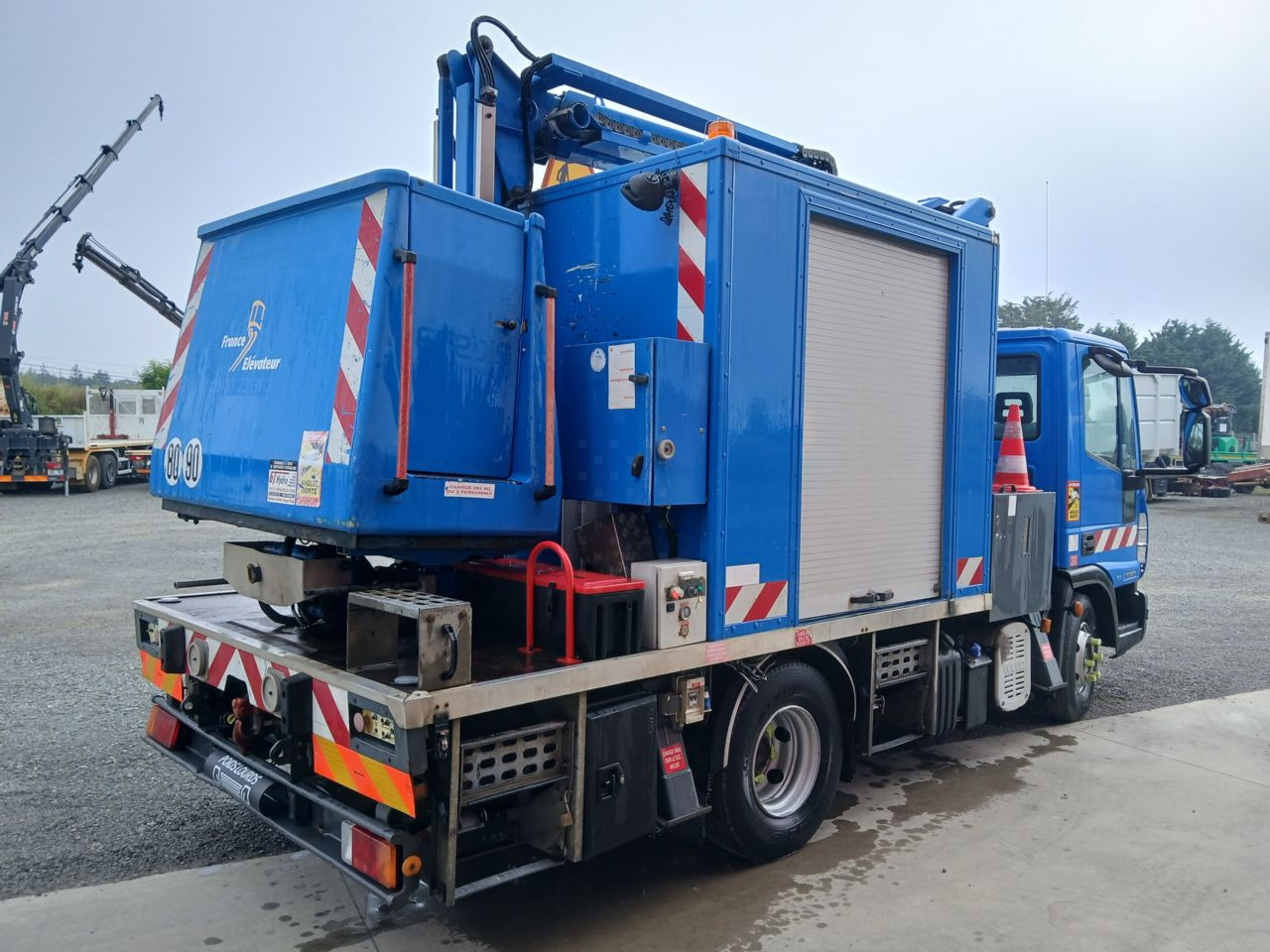 Iveco EUROCAGO 100E18 4x2 Others Truck - Itsekulkevat henkilönostimet: kuva Iveco EUROCAGO 100E18 4x2 Others Truck - Itsekulkevat henkilönostimet Iveco EUROCAGO 100E18 4x2 Others Truck - Itsekulkevat henkilönostimet: kuva Iveco EUROCAGO 100E18 4x2 Others Truck - Itsekulkevat henkilönostimet