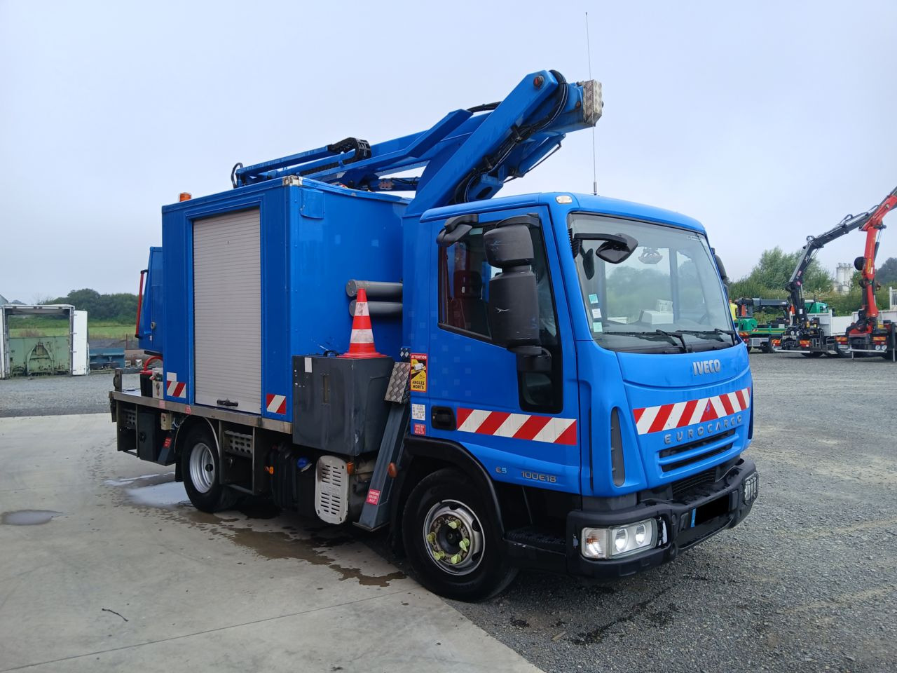 Iveco EUROCAGO 100E18 4x2 Others Truck - Itsekulkevat henkilönostimet: kuva Iveco EUROCAGO 100E18 4x2 Others Truck - Itsekulkevat henkilönostimet Iveco EUROCAGO 100E18 4x2 Others Truck - Itsekulkevat henkilönostimet: kuva Iveco EUROCAGO 100E18 4x2 Others Truck - Itsekulkevat henkilönostimet