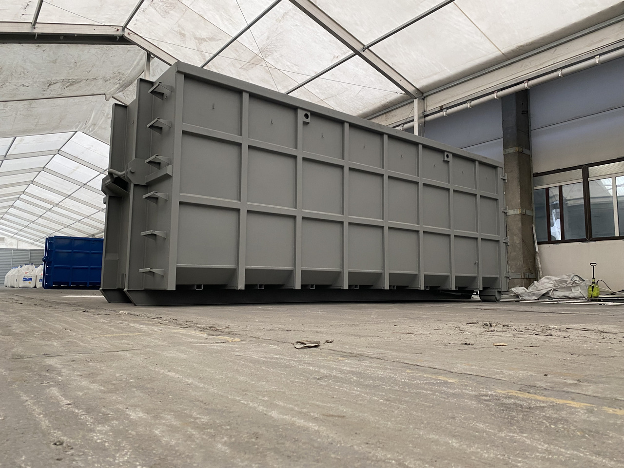 Metal-K Container/Abrollcontainer KP40SW - Vaihtolava: kuva Metal-K Container/Abrollcontainer KP40SW - Vaihtolava Metal-K Container/Abrollcontainer KP40SW - Vaihtolava: kuva Metal-K Container/Abrollcontainer KP40SW - Vaihtolava