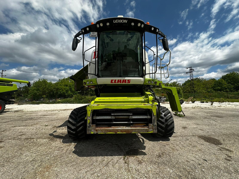 Claas Lexion 770 TT - Leikkuupuimuri: kuva Claas Lexion 770 TT - Leikkuupuimuri Claas Lexion 770 TT - Leikkuupuimuri: kuva Claas Lexion 770 TT - Leikkuupuimuri