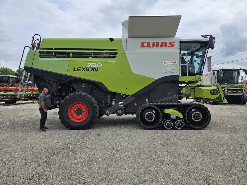 Claas Lexion 780 TT - Leikkuupuimuri: kuva Claas Lexion 780 TT - Leikkuupuimuri Claas Lexion 780 TT - Leikkuupuimuri: kuva Claas Lexion 780 TT - Leikkuupuimuri
