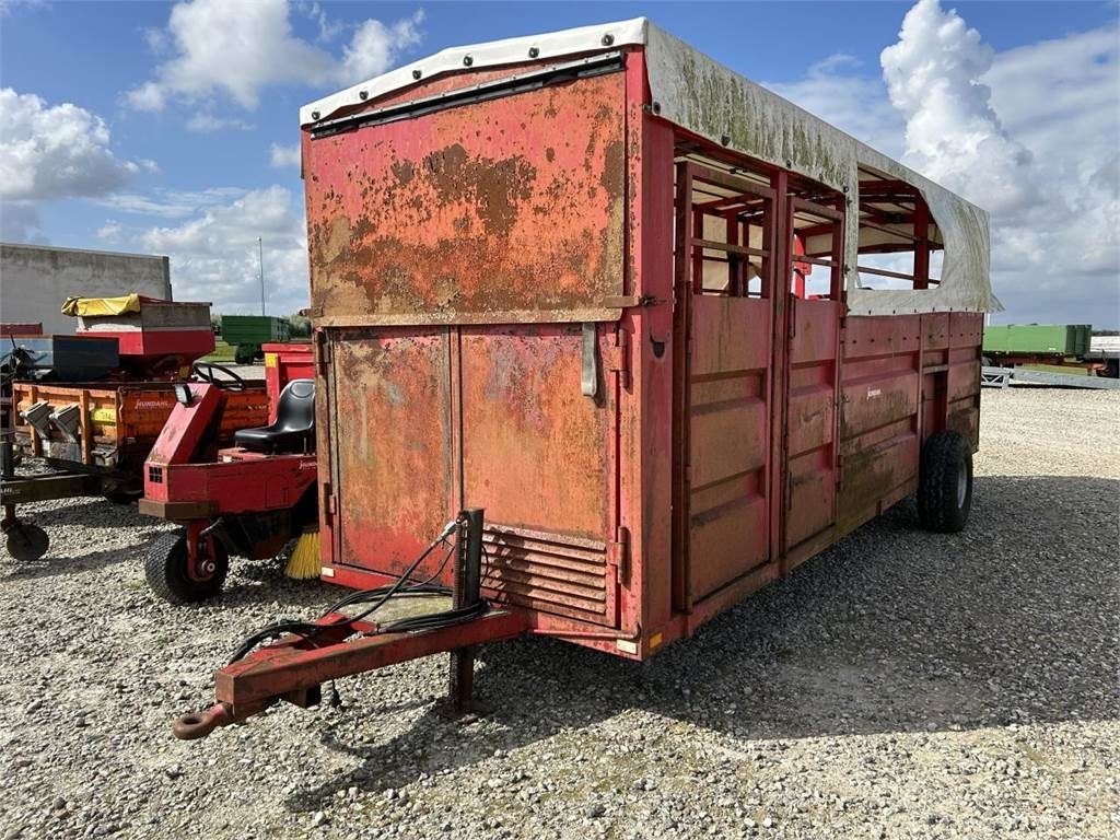 6 MTR - Eläinten kuljetus perävaunu: kuva 6 MTR - Eläinten kuljetus perävaunu 6 MTR - Eläinten kuljetus perävaunu: kuva 6 MTR - Eläinten kuljetus perävaunu