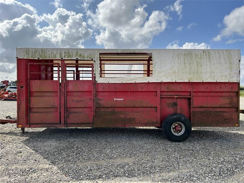 6 MTR - Eläinten kuljetus perävaunu: kuva 6 MTR - Eläinten kuljetus perävaunu 6 MTR - Eläinten kuljetus perävaunu: kuva 6 MTR - Eläinten kuljetus perävaunu