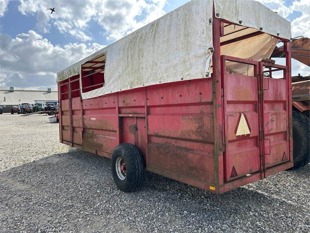 6 MTR - Eläinten kuljetus perävaunu: kuva 6 MTR - Eläinten kuljetus perävaunu 6 MTR - Eläinten kuljetus perävaunu: kuva 6 MTR - Eläinten kuljetus perävaunu