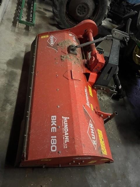 Kuhn BKE180 SLAGLEKLIPPER - Niittokone: kuva Kuhn BKE180 SLAGLEKLIPPER - Niittokone Kuhn BKE180 SLAGLEKLIPPER - Niittokone: kuva Kuhn BKE180 SLAGLEKLIPPER - Niittokone