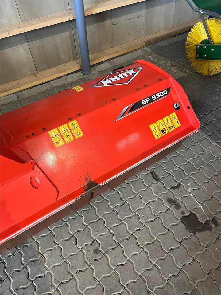 Kuhn BP 8300 - Kesantomurskain: kuva Kuhn BP 8300 - Kesantomurskain Kuhn BP 8300 - Kesantomurskain: kuva Kuhn BP 8300 - Kesantomurskain