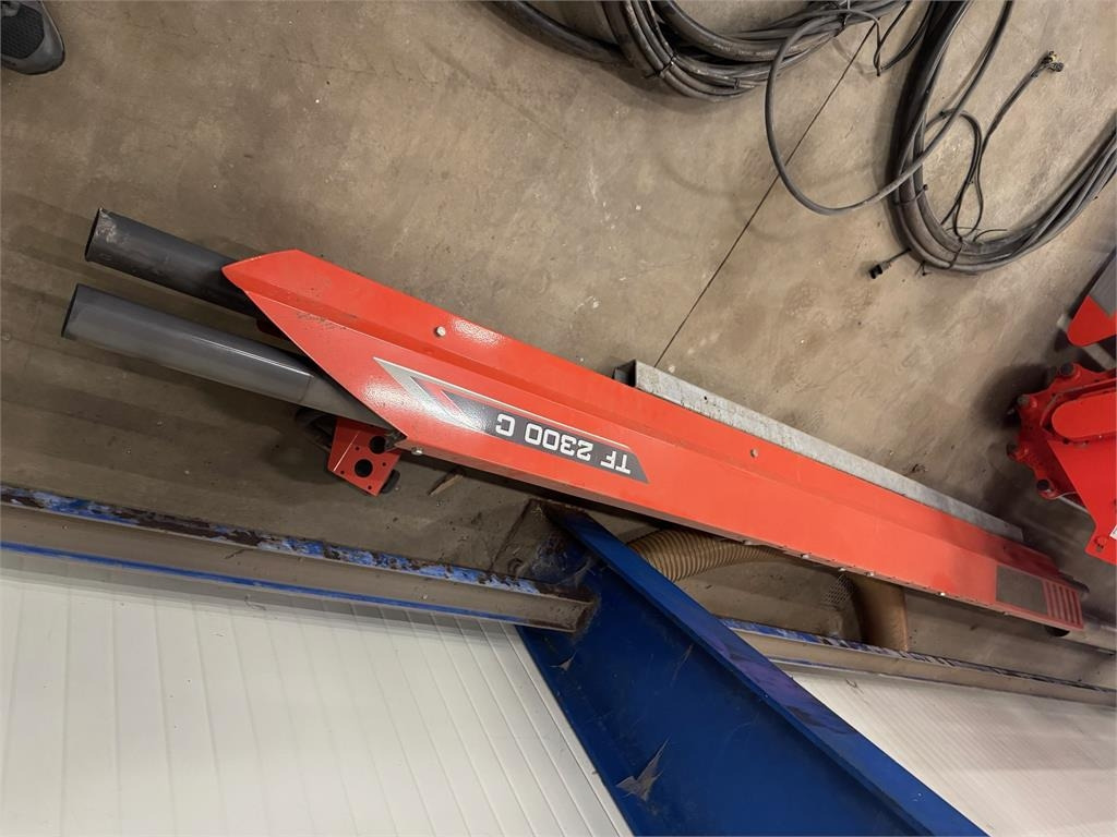 Kuhn TF 2300 C ISOBUS - Säiliö: kuva Kuhn TF 2300 C ISOBUS - Säiliö Kuhn TF 2300 C ISOBUS - Säiliö: kuva Kuhn TF 2300 C ISOBUS - Säiliö