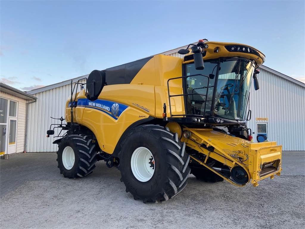 New Holland CX8.90 STAGE5 SLH - Leikkuupuimuri: kuva New Holland CX8.90 STAGE5 SLH - Leikkuupuimuri New Holland CX8.90 STAGE5 SLH - Leikkuupuimuri: kuva New Holland CX8.90 STAGE5 SLH - Leikkuupuimuri