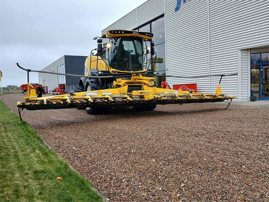 New Holland FR650 ST5 - Itsekulkeva silppuri: kuva New Holland FR650 ST5 - Itsekulkeva silppuri New Holland FR650 ST5 - Itsekulkeva silppuri: kuva New Holland FR650 ST5 - Itsekulkeva silppuri