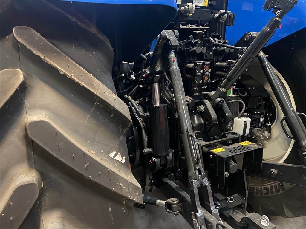 New Holland T7.215S STAGE V - Traktori: kuva New Holland T7.215S STAGE V - Traktori New Holland T7.215S STAGE V - Traktori: kuva New Holland T7.215S STAGE V - Traktori