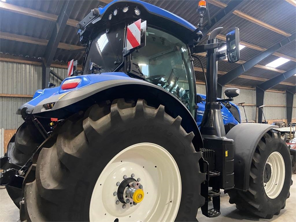 New Holland T7.300 AC NEWG - Traktori: kuva New Holland T7.300 AC NEWG - Traktori New Holland T7.300 AC NEWG - Traktori: kuva New Holland T7.300 AC NEWG - Traktori
