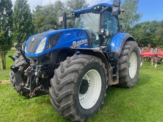 New Holland T7.315 AC - Traktori: kuva New Holland T7.315 AC - Traktori New Holland T7.315 AC - Traktori: kuva New Holland T7.315 AC - Traktori