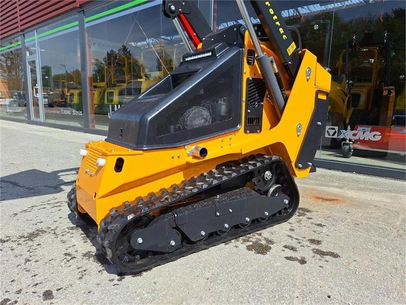 Eurotrac SK 10 - Liukuohjattu kuormaaja: kuva Eurotrac SK 10 - Liukuohjattu kuormaaja Eurotrac SK 10 - Liukuohjattu kuormaaja: kuva Eurotrac SK 10 - Liukuohjattu kuormaaja
