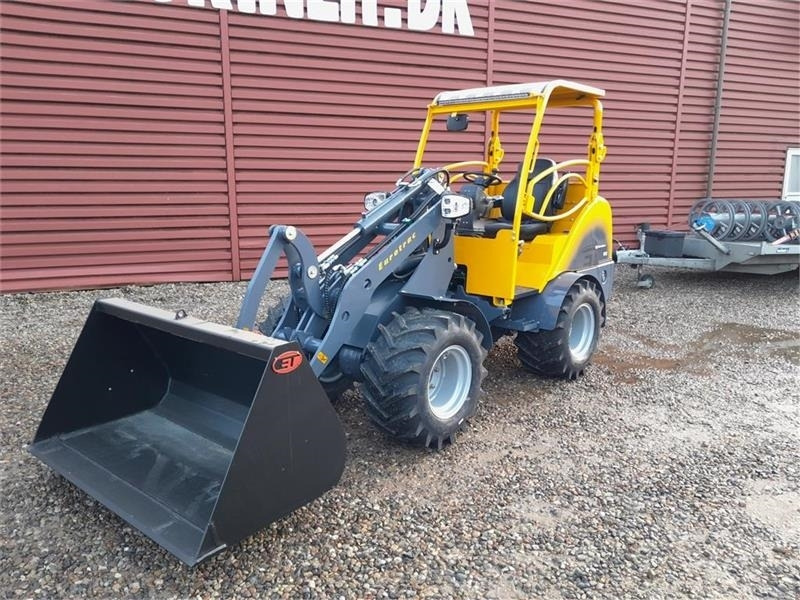 Eurotrac W12 Eurotrac W12s m. mellem arm - Pienkuormaaja: kuva Eurotrac W12 Eurotrac W12s m. mellem arm - Pienkuormaaja Eurotrac W12 Eurotrac W12s m. mellem arm - Pienkuormaaja: kuva Eurotrac W12 Eurotrac W12s m. mellem arm - Pienkuormaaja