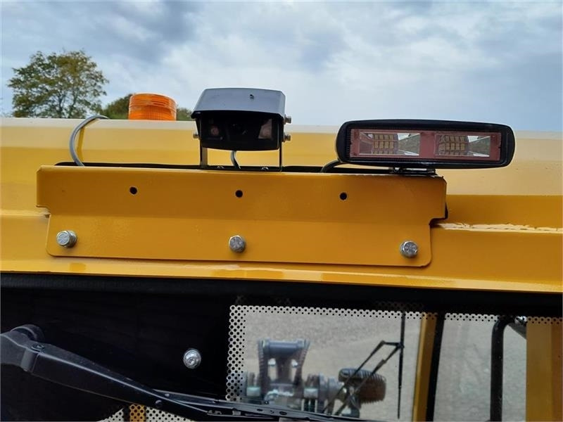 Pyöräkuormaaja Eurotrac W12S med førerhus, skovl og gafler: kuva Pyöräkuormaaja Eurotrac W12S med førerhus, skovl og gafler