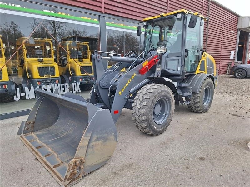 Eurotrac WL18 - Pyöräkuormaaja: kuva Eurotrac WL18 - Pyöräkuormaaja Eurotrac WL18 - Pyöräkuormaaja: kuva Eurotrac WL18 - Pyöräkuormaaja