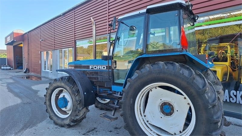 Ford 8240 - Traktori: kuva Ford 8240 - Traktori Ford 8240 - Traktori: kuva Ford 8240 - Traktori