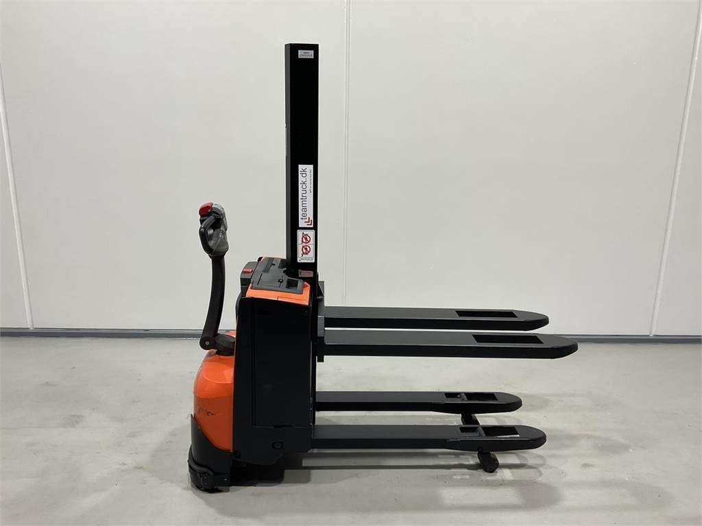 BT SWE080L - Pinoamistrukki: kuva BT SWE080L - Pinoamistrukki BT SWE080L - Pinoamistrukki: kuva BT SWE080L - Pinoamistrukki