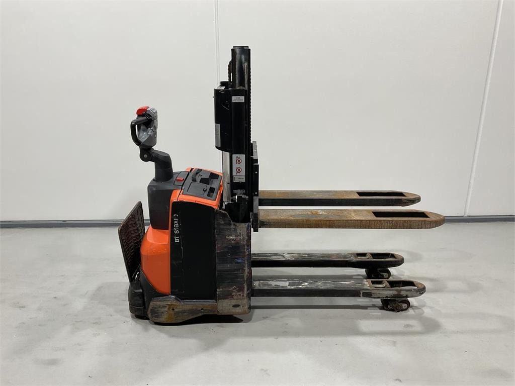 BT SWE200D - Pinoamistrukki: kuva BT SWE200D - Pinoamistrukki BT SWE200D - Pinoamistrukki: kuva BT SWE200D - Pinoamistrukki