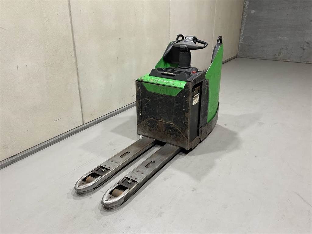 Cesab P320 - Haarukkavaunu: kuva Cesab P320 - Haarukkavaunu Cesab P320 - Haarukkavaunu: kuva Cesab P320 - Haarukkavaunu