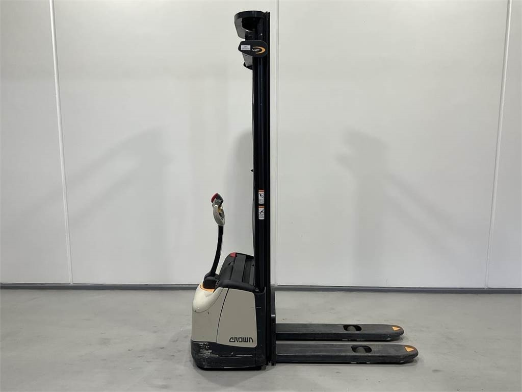 Crown WF3000-1,2 TF  - Pinoamistrukki: kuva Crown WF3000-1,2 TF  - Pinoamistrukki Crown WF3000-1,2 TF  - Pinoamistrukki: kuva Crown WF3000-1,2 TF  - Pinoamistrukki