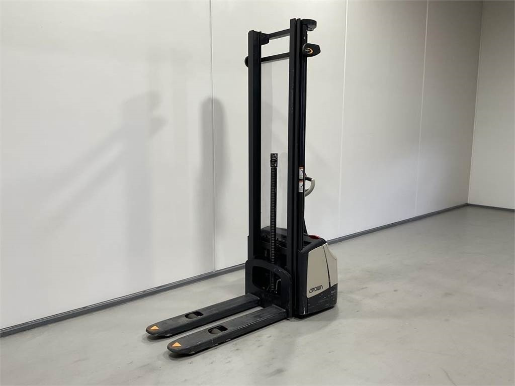 Crown WF3000-1,2 TF  - Pinoamistrukki: kuva Crown WF3000-1,2 TF  - Pinoamistrukki Crown WF3000-1,2 TF  - Pinoamistrukki: kuva Crown WF3000-1,2 TF  - Pinoamistrukki