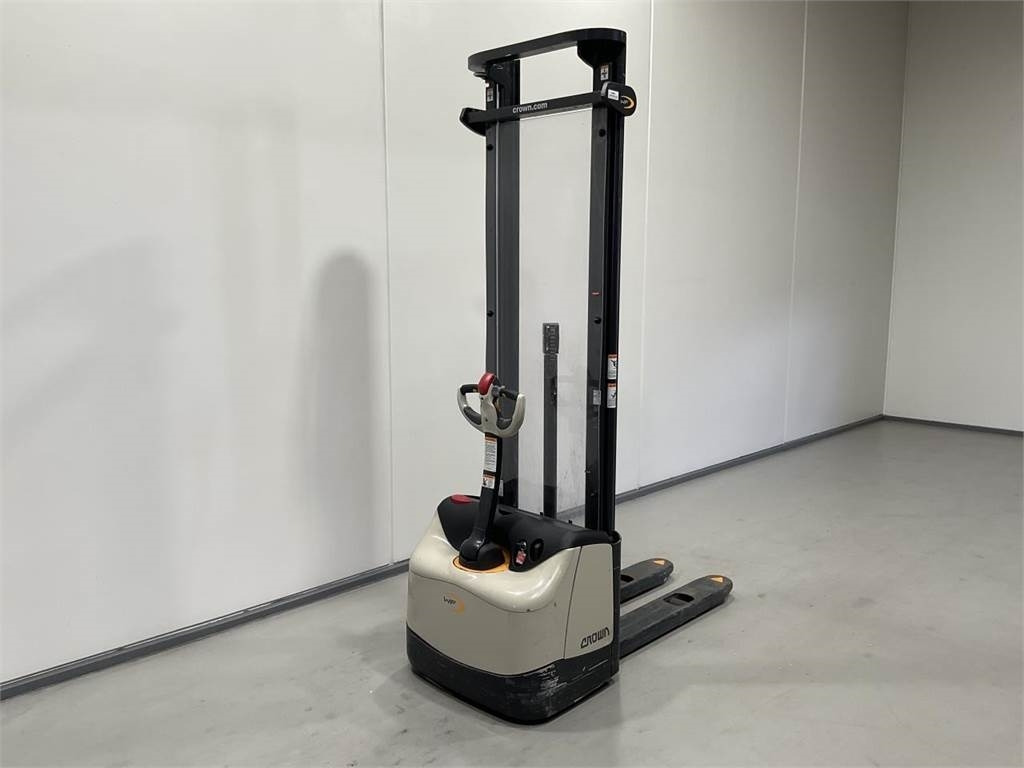 Crown WF3000-1,2 TF  - Pinoamistrukki: kuva Crown WF3000-1,2 TF  - Pinoamistrukki Crown WF3000-1,2 TF  - Pinoamistrukki: kuva Crown WF3000-1,2 TF  - Pinoamistrukki