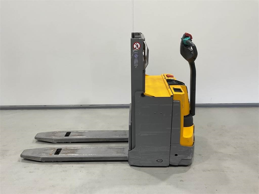 Jungheinrich EJD 118 - Pinoamistrukki: kuva Jungheinrich EJD 118 - Pinoamistrukki Jungheinrich EJD 118 - Pinoamistrukki: kuva Jungheinrich EJD 118 - Pinoamistrukki