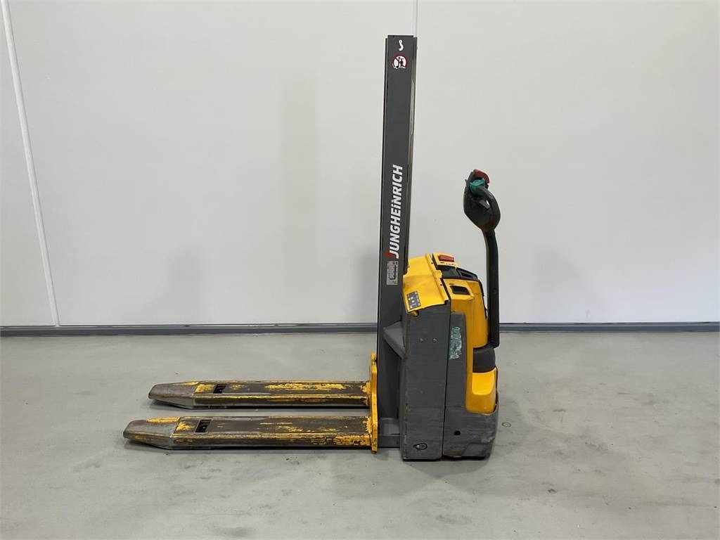 Jungheinrich EMD 118 - Pinoamistrukki: kuva Jungheinrich EMD 118 - Pinoamistrukki Jungheinrich EMD 118 - Pinoamistrukki: kuva Jungheinrich EMD 118 - Pinoamistrukki