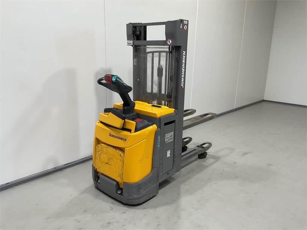 Jungheinrich ERC 214Z - Pinoamistrukki: kuva Jungheinrich ERC 214Z - Pinoamistrukki Jungheinrich ERC 214Z - Pinoamistrukki: kuva Jungheinrich ERC 214Z - Pinoamistrukki