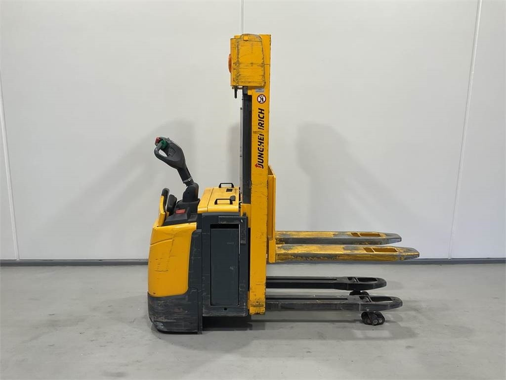 Jungheinrich ERC 220Z - Pinoamistrukki: kuva Jungheinrich ERC 220Z - Pinoamistrukki Jungheinrich ERC 220Z - Pinoamistrukki: kuva Jungheinrich ERC 220Z - Pinoamistrukki