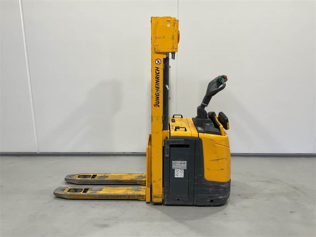 Jungheinrich ERC 220Z - Pinoamistrukki: kuva Jungheinrich ERC 220Z - Pinoamistrukki Jungheinrich ERC 220Z - Pinoamistrukki: kuva Jungheinrich ERC 220Z - Pinoamistrukki