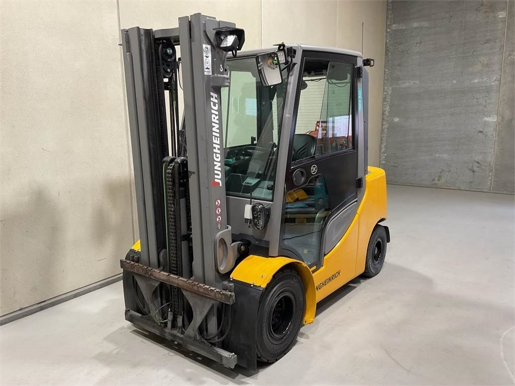 Jungheinrich TFG 430S - Kaasutrukki: kuva Jungheinrich TFG 430S - Kaasutrukki Jungheinrich TFG 430S - Kaasutrukki: kuva Jungheinrich TFG 430S - Kaasutrukki