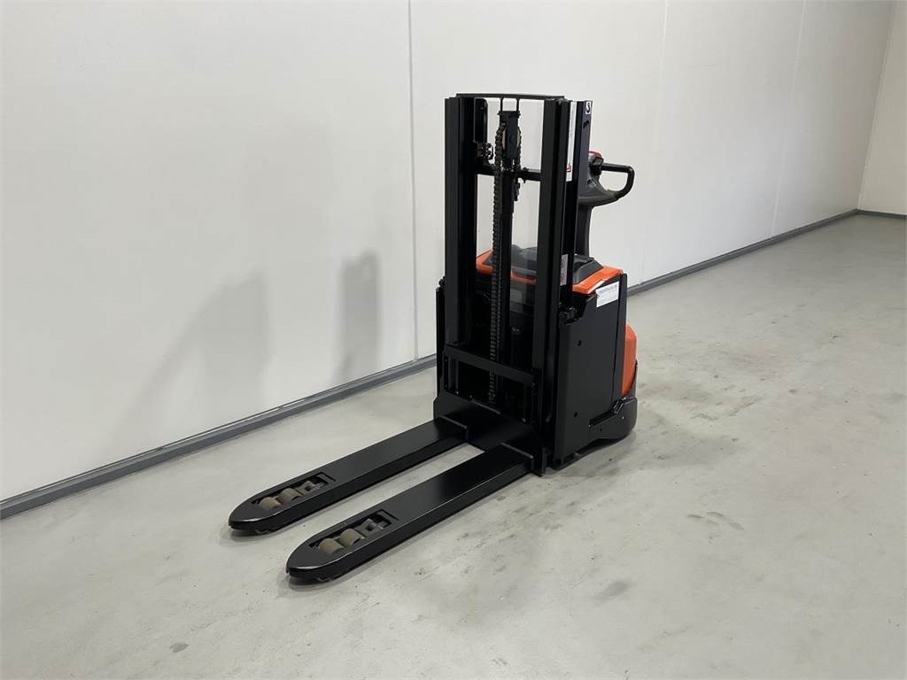 Toyota SWE200D - Pinoamistrukki: kuva Toyota SWE200D - Pinoamistrukki Toyota SWE200D - Pinoamistrukki: kuva Toyota SWE200D - Pinoamistrukki