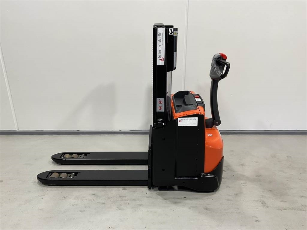 Toyota SWE200D - Pinoamistrukki: kuva Toyota SWE200D - Pinoamistrukki Toyota SWE200D - Pinoamistrukki: kuva Toyota SWE200D - Pinoamistrukki