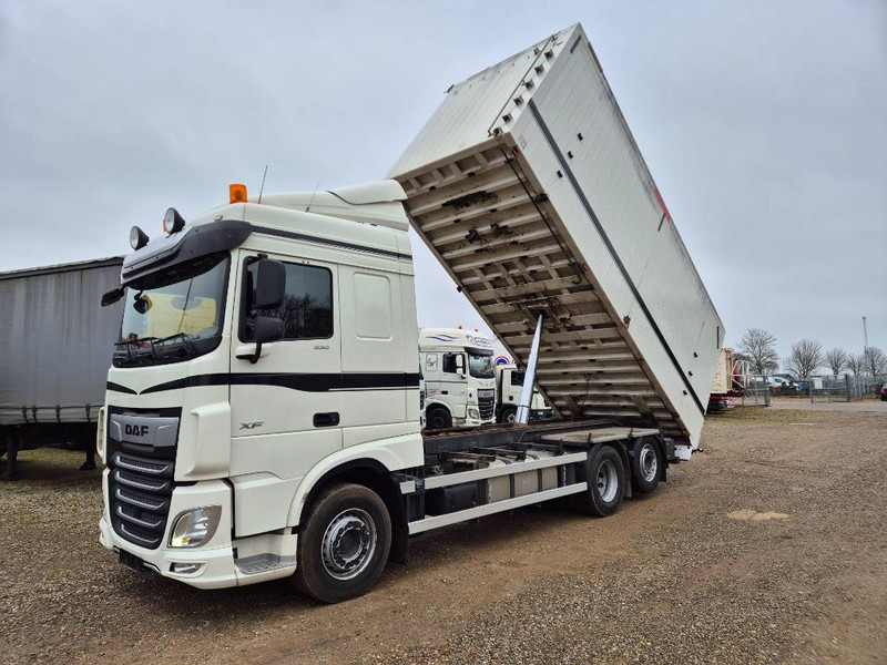 DAF XF 530 6x2 //Volume tipper// - Kippiauto kuorma-auto: kuva DAF XF 530 6x2 //Volume tipper// - Kippiauto kuorma-auto DAF XF 530 6x2 //Volume tipper// - Kippiauto kuorma-auto: kuva DAF XF 530 6x2 //Volume tipper// - Kippiauto kuorma-auto
