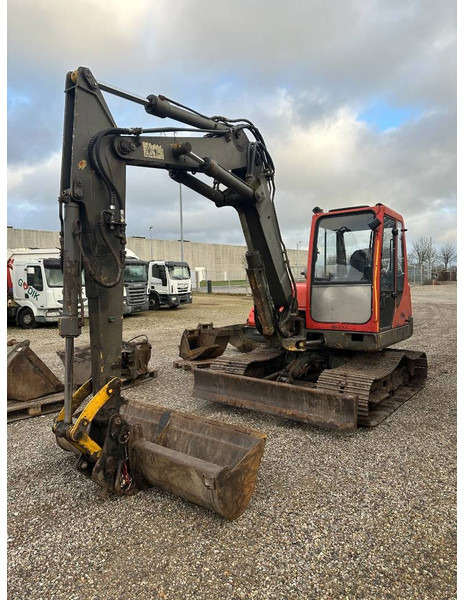 Komatsu PC 75 - Minikuormaaja: kuva Komatsu PC 75 - Minikuormaaja Komatsu PC 75 - Minikuormaaja: kuva Komatsu PC 75 - Minikuormaaja