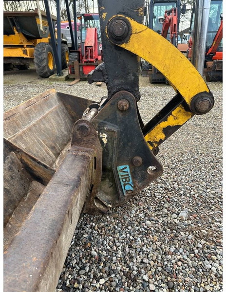 Komatsu PC 75 - Minikuormaaja: kuva Komatsu PC 75 - Minikuormaaja Komatsu PC 75 - Minikuormaaja: kuva Komatsu PC 75 - Minikuormaaja