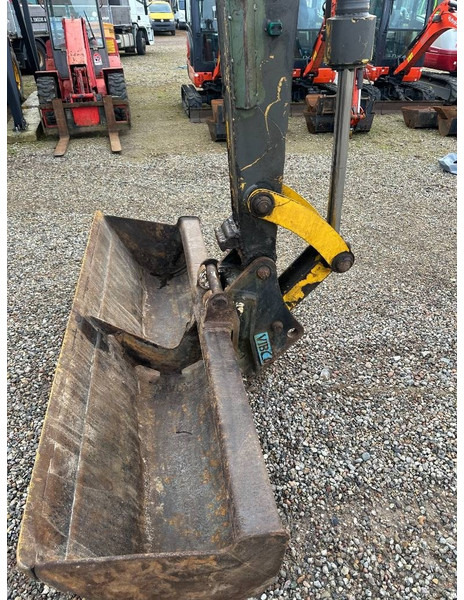 Komatsu PC 75 - Minikuormaaja: kuva Komatsu PC 75 - Minikuormaaja Komatsu PC 75 - Minikuormaaja: kuva Komatsu PC 75 - Minikuormaaja