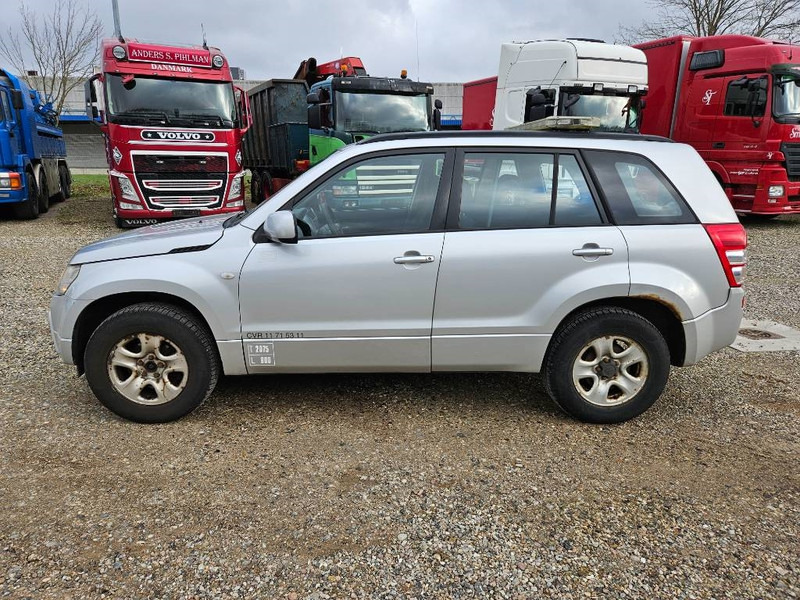 Suzuki Grand Vitara 2,0 GLX aut. Van 5d - Henkilöauto: kuva Suzuki Grand Vitara 2,0 GLX aut. Van 5d - Henkilöauto Suzuki Grand Vitara 2,0 GLX aut. Van 5d - Henkilöauto: kuva Suzuki Grand Vitara 2,0 GLX aut. Van 5d - Henkilöauto