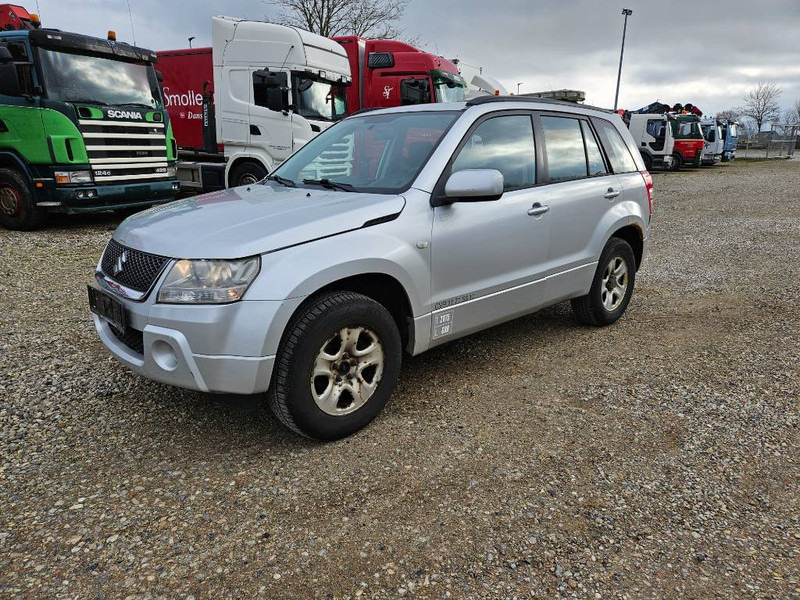 Suzuki Grand Vitara 2,0 GLX aut. Van 5d - Henkilöauto: kuva Suzuki Grand Vitara 2,0 GLX aut. Van 5d - Henkilöauto Suzuki Grand Vitara 2,0 GLX aut. Van 5d - Henkilöauto: kuva Suzuki Grand Vitara 2,0 GLX aut. Van 5d - Henkilöauto