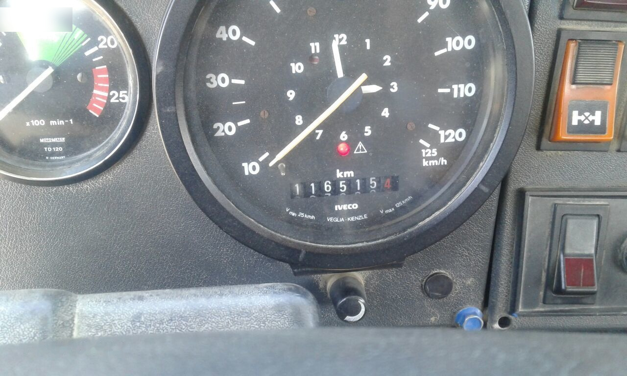 Volvo N.12 - Puhtaanpitoauto: kuva Volvo N.12 - Puhtaanpitoauto Volvo N.12 - Puhtaanpitoauto: kuva Volvo N.12 - Puhtaanpitoauto