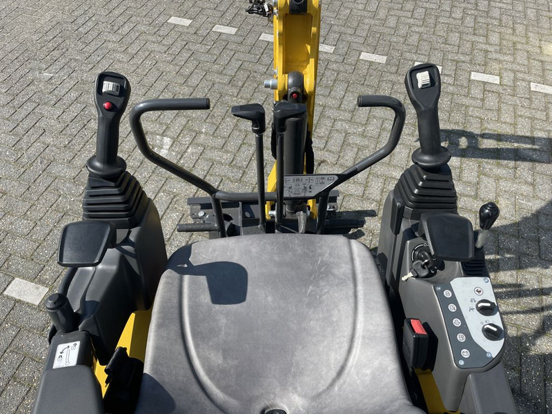 New Holland E12D Minigraver - Minikuormaaja: kuva New Holland E12D Minigraver - Minikuormaaja New Holland E12D Minigraver - Minikuormaaja: kuva New Holland E12D Minigraver - Minikuormaaja