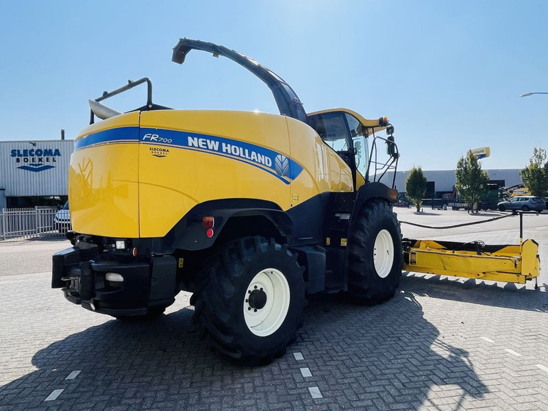 New Holland FR700 Forage Harvester 10 Row header - Itsekulkeva silppuri: kuva New Holland FR700 Forage Harvester 10 Row header - Itsekulkeva silppuri New Holland FR700 Forage Harvester 10 Row header - Itsekulkeva silppuri: kuva New Holland FR700 Forage Harvester 10 Row header - Itsekulkeva silppuri