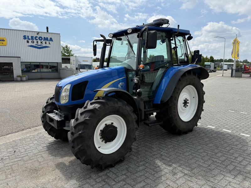 New Holland T5040 CAB + GPS - Traktori: kuva New Holland T5040 CAB + GPS - Traktori New Holland T5040 CAB + GPS - Traktori: kuva New Holland T5040 CAB + GPS - Traktori