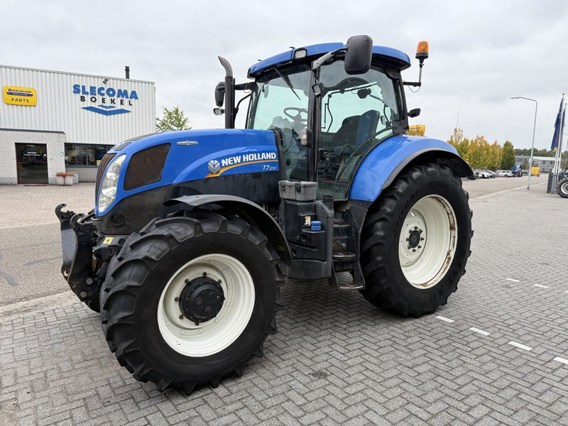 New Holland T7.210 Auto Command - Traktori: kuva New Holland T7.210 Auto Command - Traktori New Holland T7.210 Auto Command - Traktori: kuva New Holland T7.210 Auto Command - Traktori