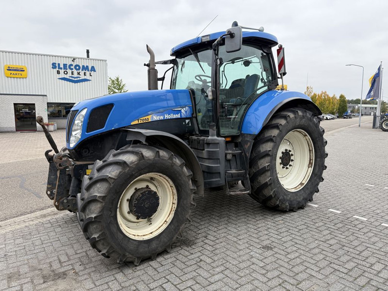 New Holland T7050 Power Command - Traktori: kuva New Holland T7050 Power Command - Traktori New Holland T7050 Power Command - Traktori: kuva New Holland T7050 Power Command - Traktori
