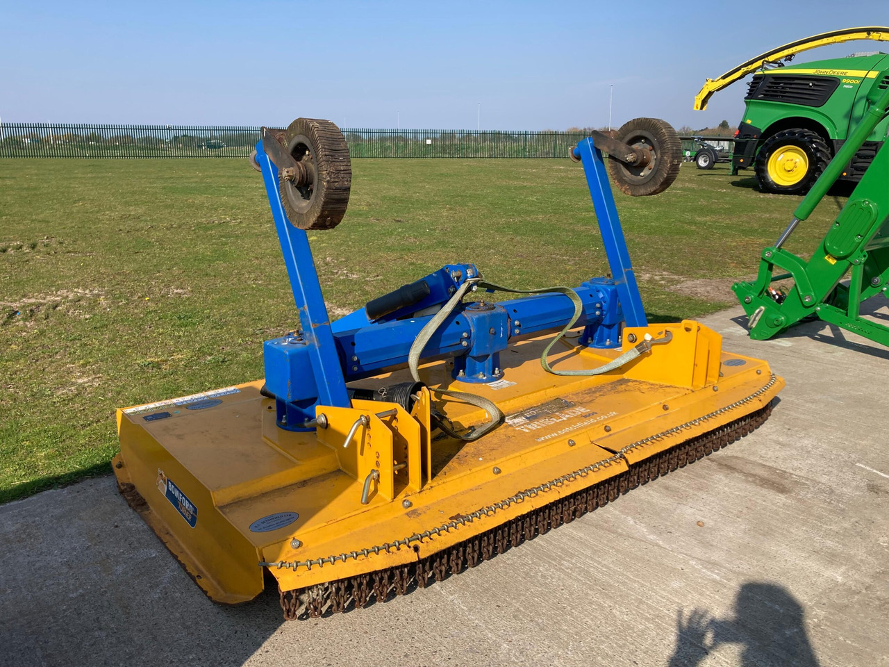 Bomford Turner Triblade3000 - Kesantomurskain/ Vesakkomurskain: kuva Bomford Turner Triblade3000 - Kesantomurskain/ Vesakkomurskain Bomford Turner Triblade3000 - Kesantomurskain/ Vesakkomurskain: kuva Bomford Turner Triblade3000 - Kesantomurskain/ Vesakkomurskain