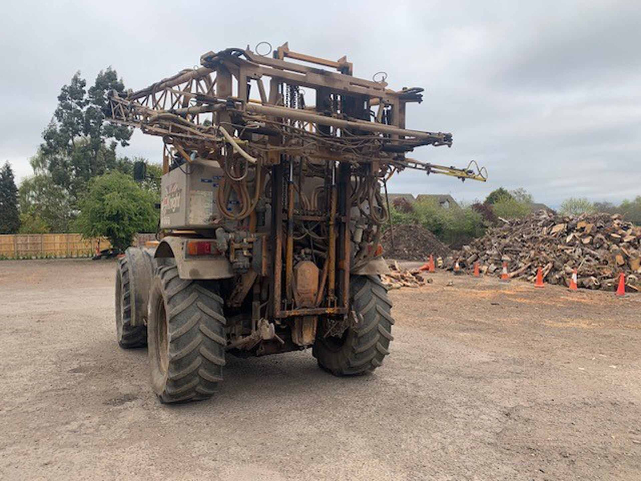 Kasvinsuojeluruisku JCB 1135 Fast and Knight 24MTR Demount Sprayer: kuva Kasvinsuojeluruisku JCB 1135 Fast and Knight 24MTR Demount Sprayer